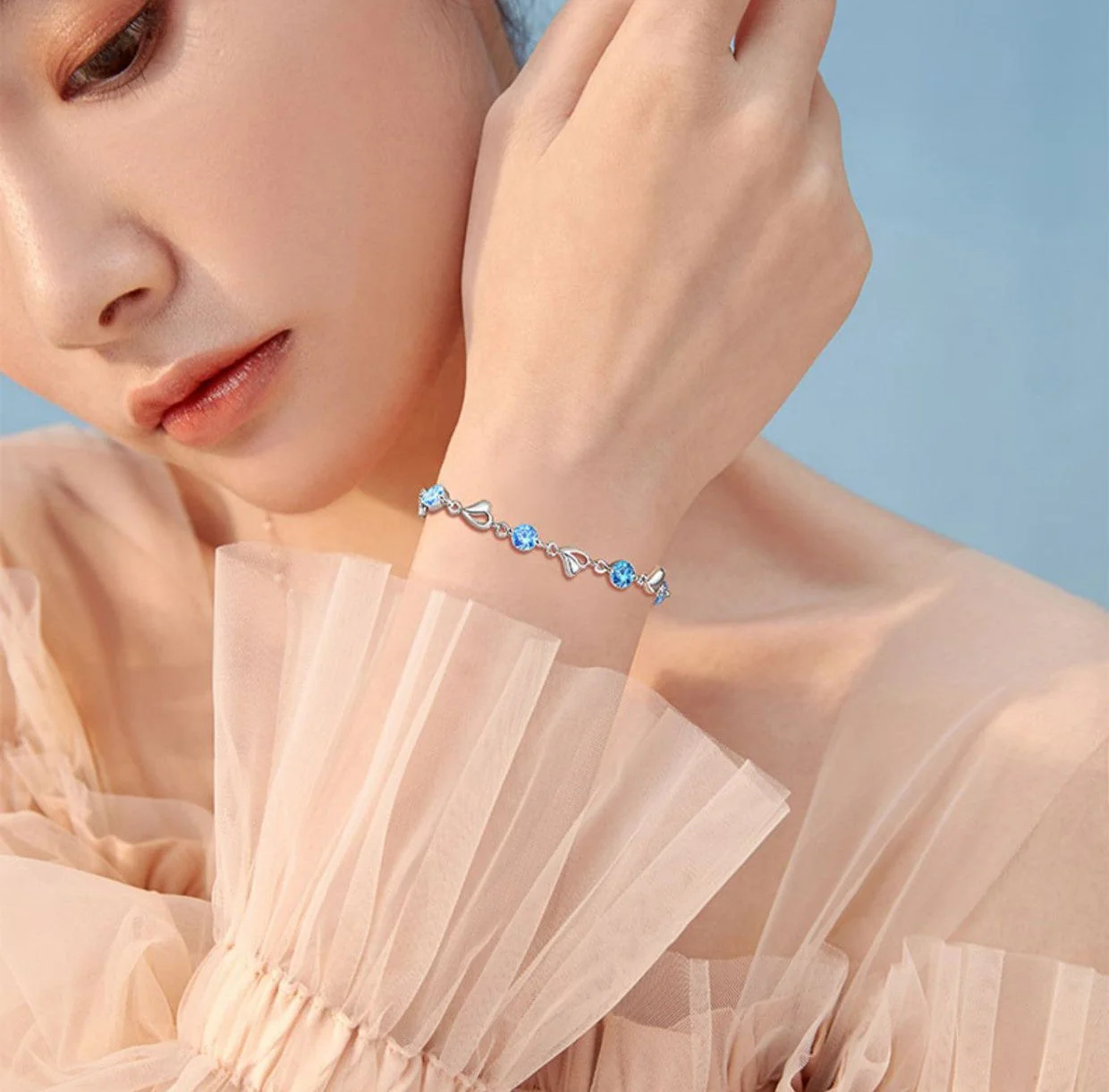 Elegant Sparkling Lucky Clover Bracelet