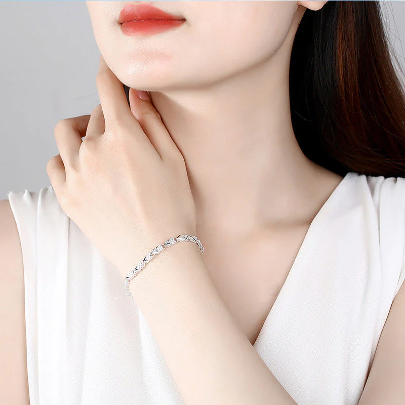 Elegant Sparkling Lucky Clover Bracelet