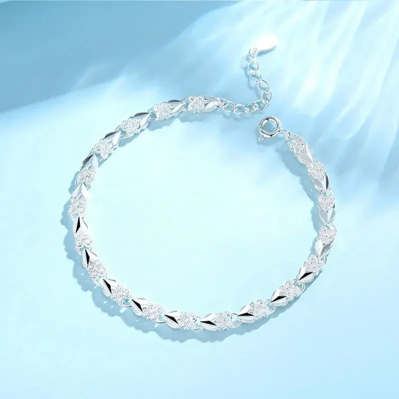 Elegant Sparkling Lucky Clover Bracelet