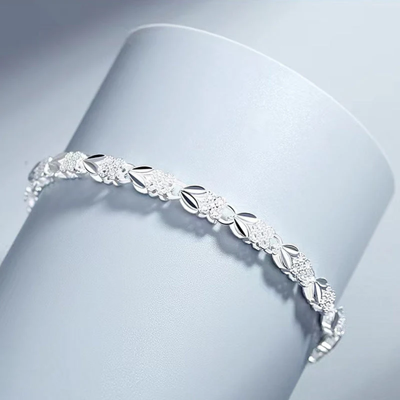 Elegant Sparkling Lucky Clover Bracelet