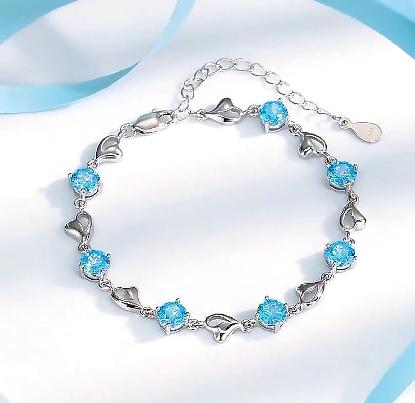 Elegant Sparkling Lucky Clover Bracelet