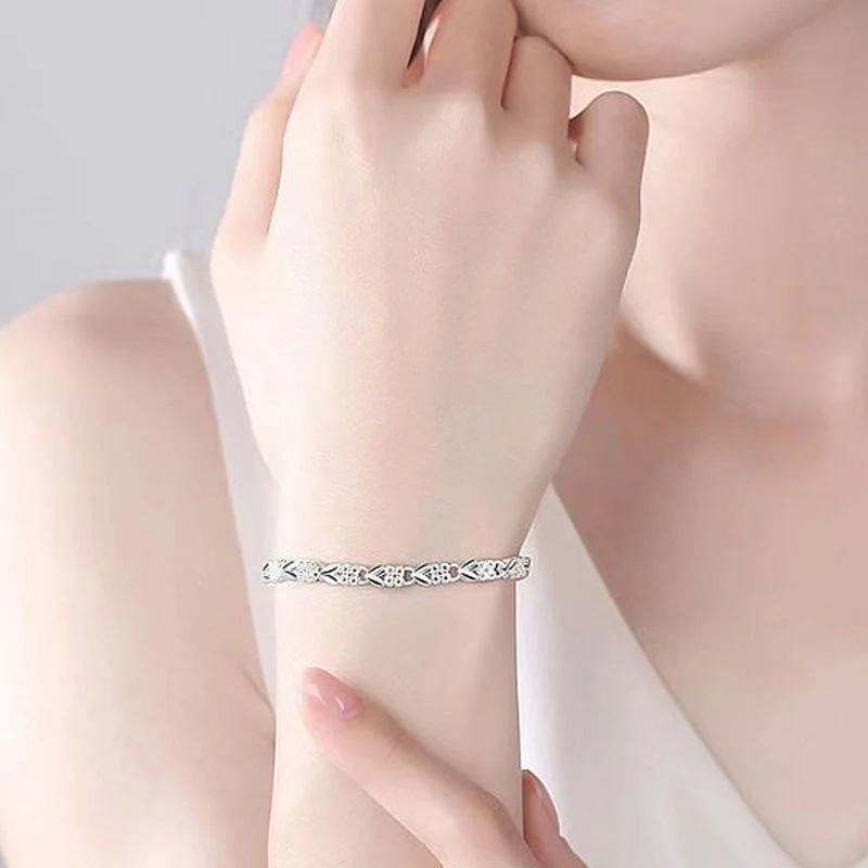 Elegant Sparkling Lucky Clover Bracelet