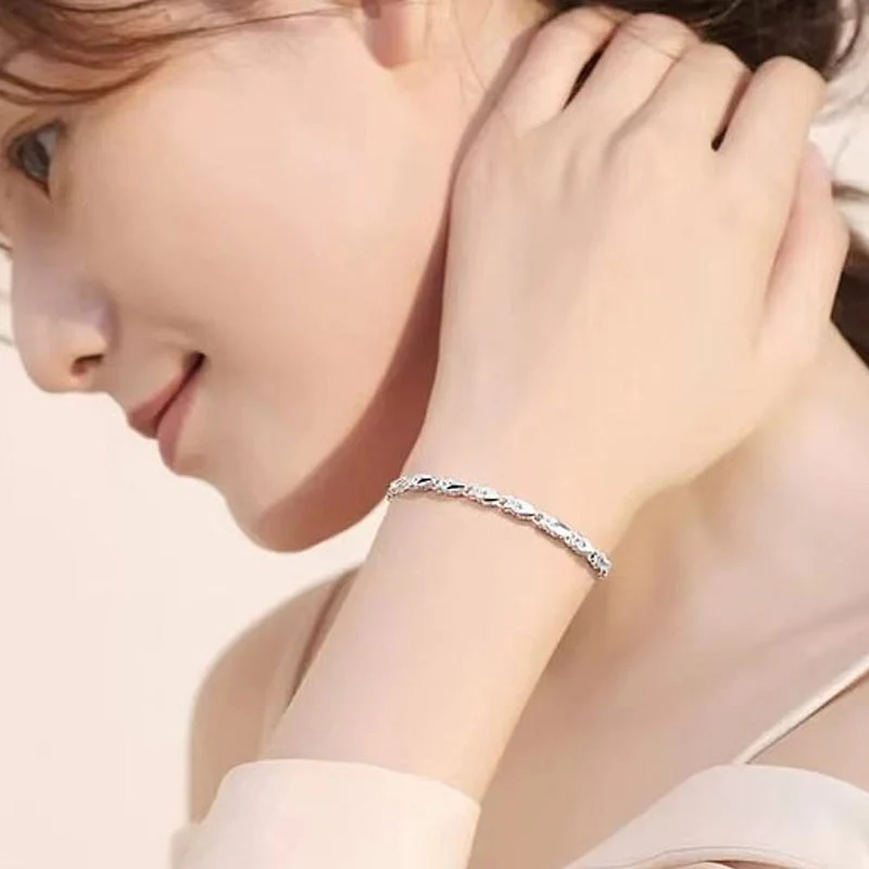 Elegant Sparkling Lucky Clover Bracelet